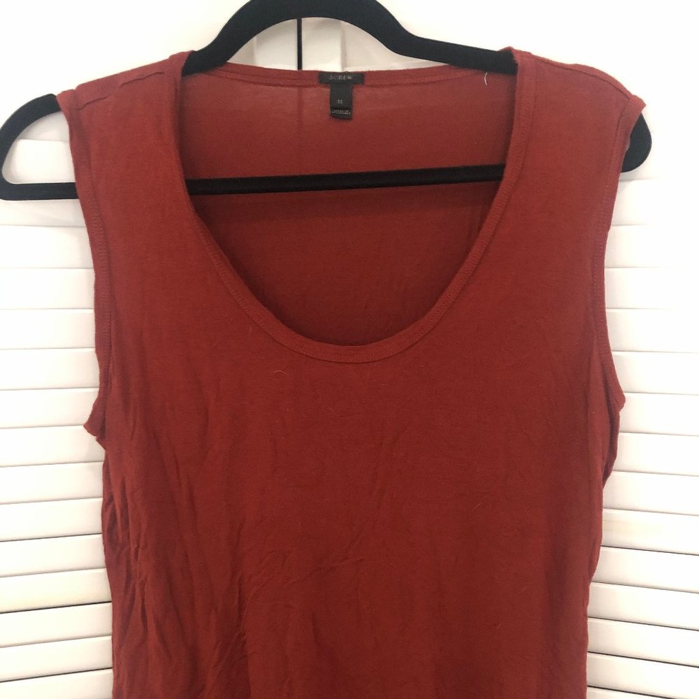 Scoop Neck Sleeveless T-Shirt